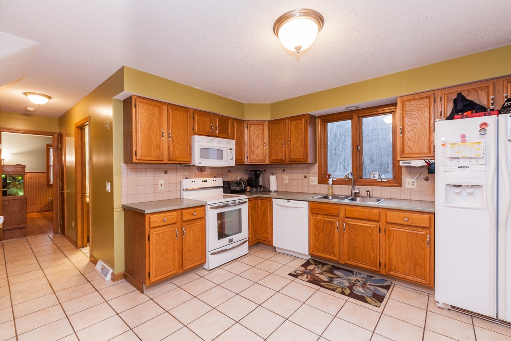 93 Hillside Road Southwick, MA 01077 - Photo 10 of 24 Gallery Image 10