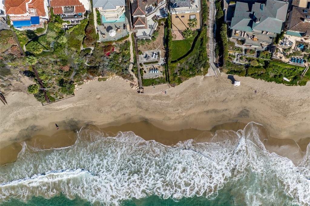 319 Cypress Drive, Unit B Laguna Beach, CA 92651 - Photo 35 of 39 a view of a yard with a fountain