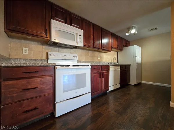 $1,095 | 5224 River Glen Drive, Unit 445, Las Vegas, NV 89103