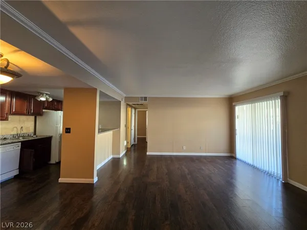 $1,095 | 5224 River Glen Drive, Unit 445, Las Vegas, NV 89103