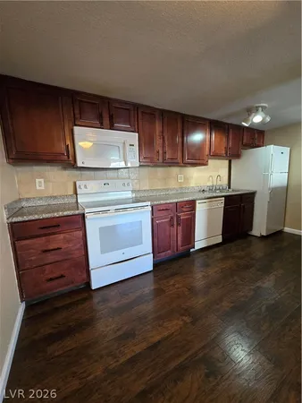 $1,095 | 5224 River Glen Drive, Unit 445, Las Vegas, NV 89103