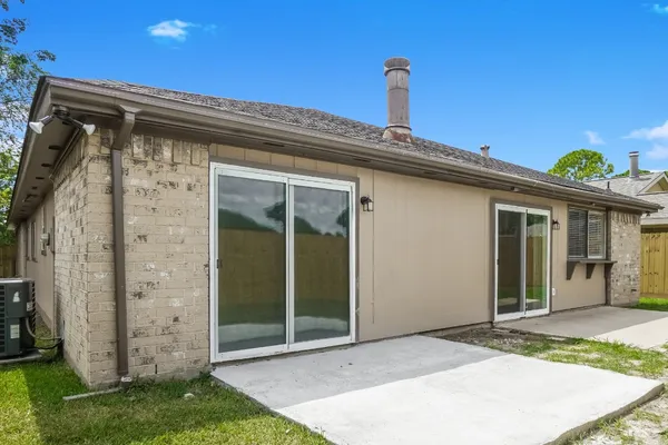 $1,835 | 15118 Loma Paseo Drive, Houston, TX 77083
