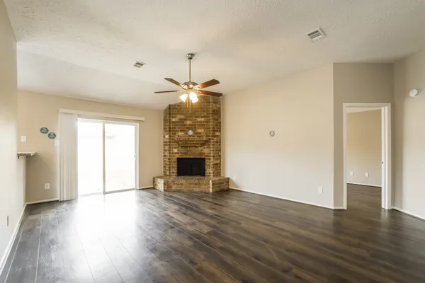 $1,925 | 15118 Loma Paseo Drive, Houston, TX 77083