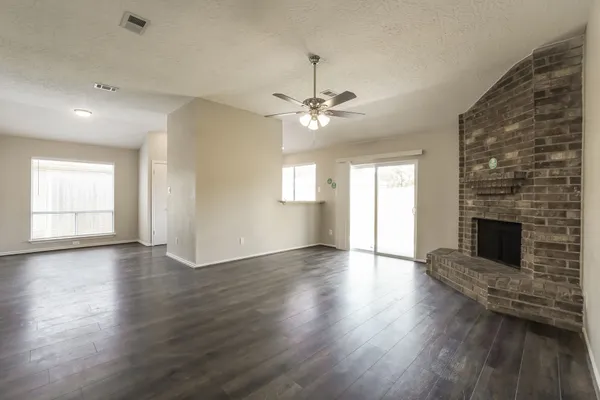 $1,925 | 15118 Loma Paseo Drive, Houston, TX 77083
