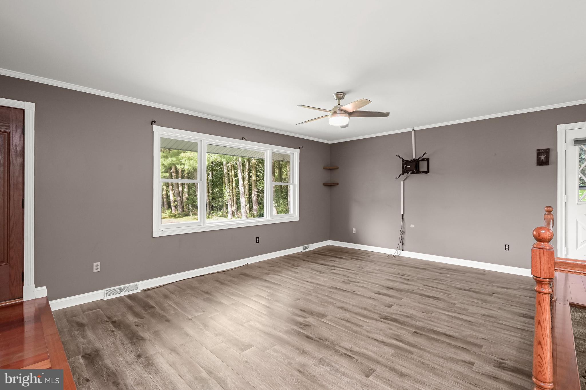 3924 Garfield Road Smithsburg, MD 21783 - Photo 11 of 61 Living Room