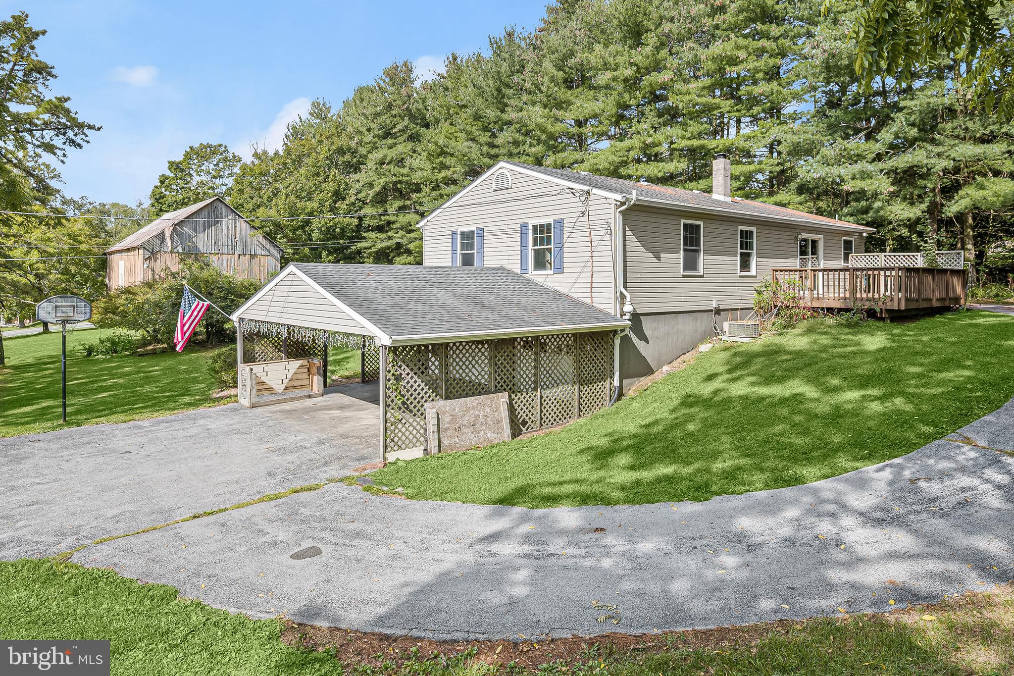 3924 Garfield Road Smithsburg, MD 21783 - Photo 42 of 61 Attached 2-Car Garage | Covered Parking