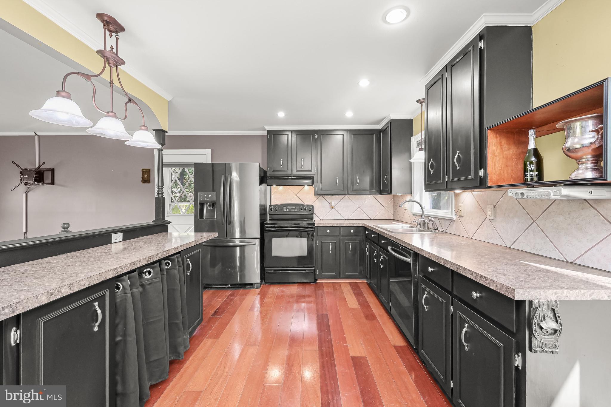 3924 Garfield Road Smithsburg, MD 21783 - Photo 6 of 61 Eat-In kitchen | Hardwood Floors