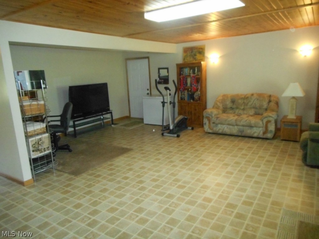 5654 Post Boy Road Southwest Newcomerstown, OH 43832 - Photo 5 of 23 Gallery Image 5