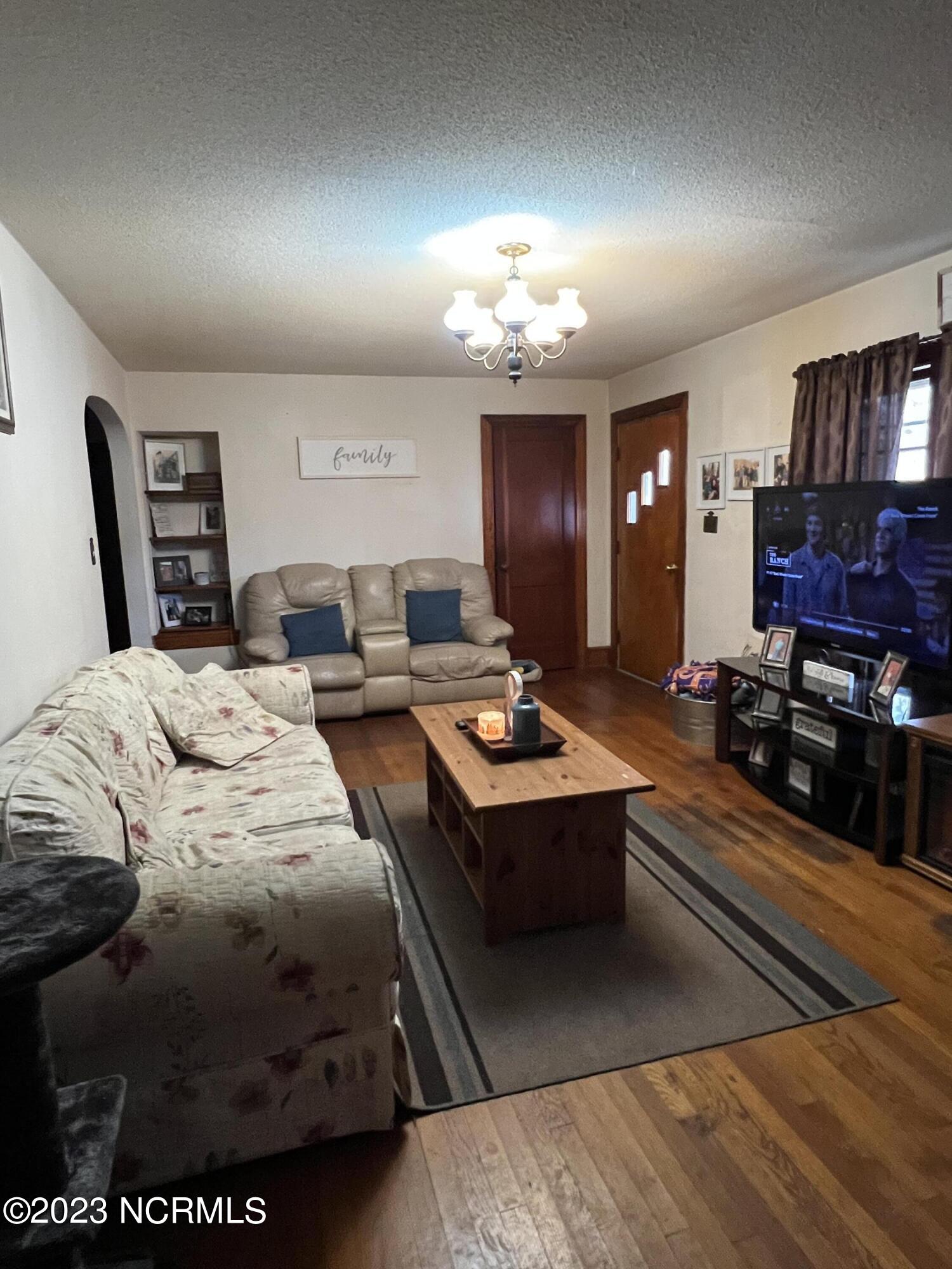4586 River Road Washington, NC 27889 - Photo 26 of 41 Living Room