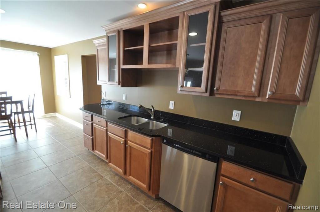 633 Baker Street Rochester Hills, MI 48307 - Photo 8 of 26