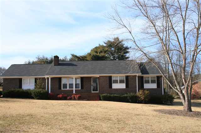 1404 Hanover Road Anderson, SC 29621 - Photo 2 of 10