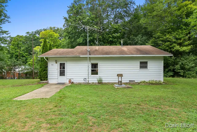 $165,900 | 901 Half Moon Lake Drive Southwest, Stanton, MI 48888