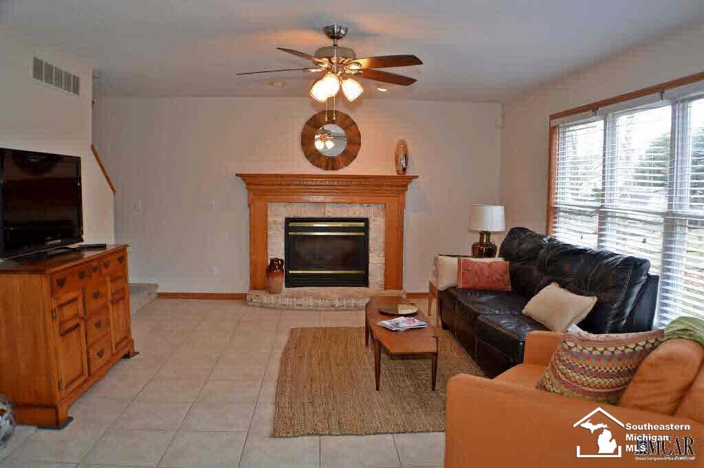 7264 Cinden Road Temperance, MI 48182 - Photo 7 of 33 21390344-6.JPG