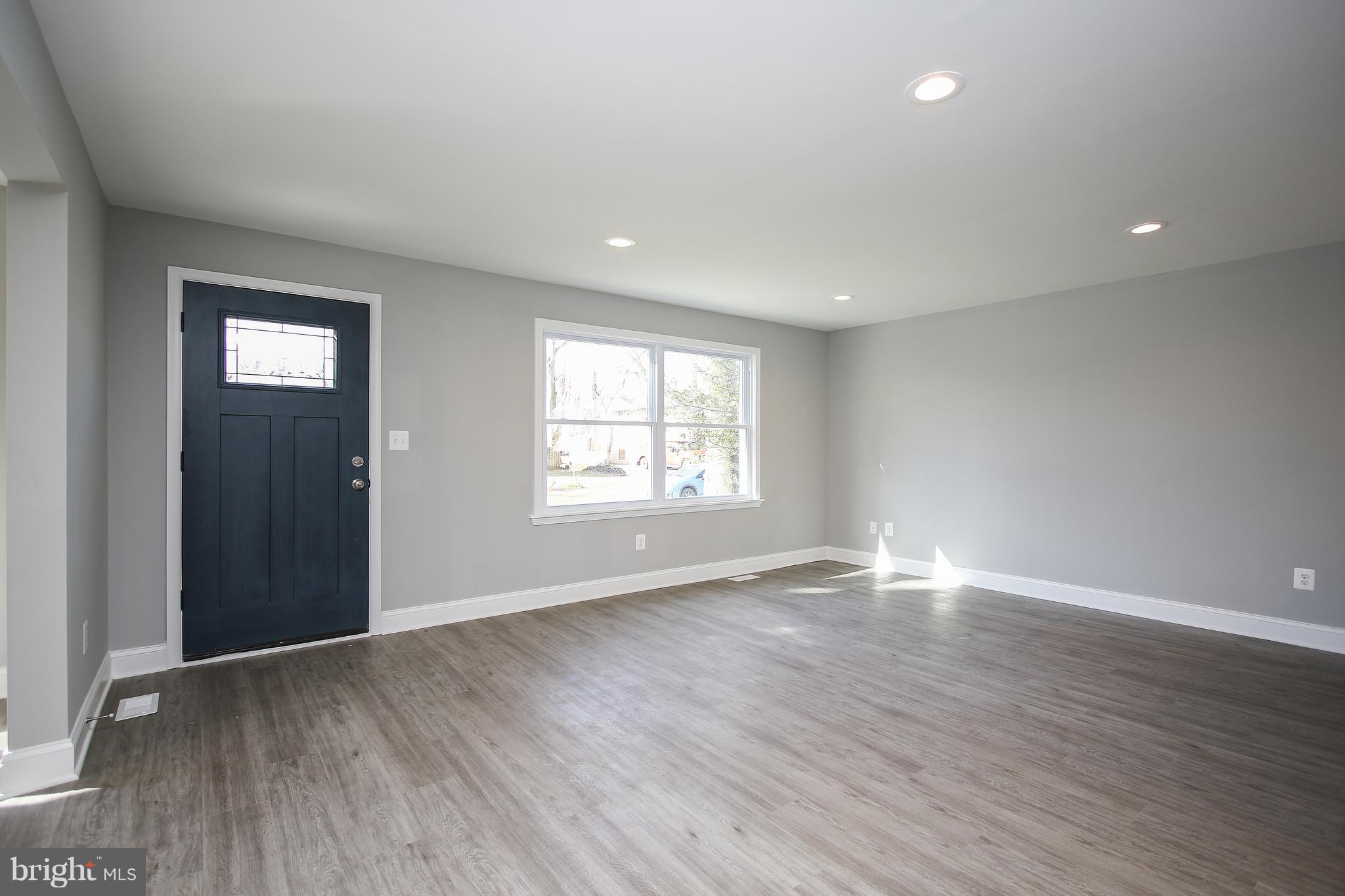 462 Community Road Severna Park, MD 21146 - Photo 7 of 26 Living Room