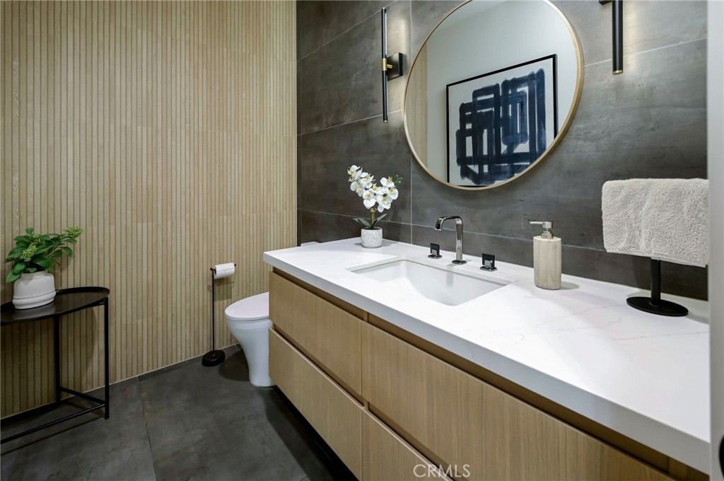 7663 East Corto Road Anaheim Hills, CA 92808 - Photo 27 of 58 Guest Bathroom