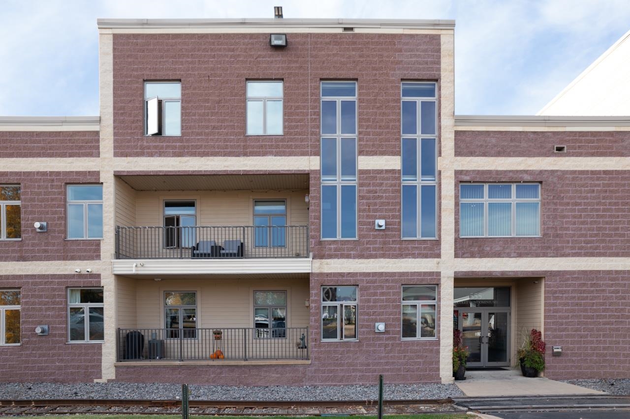 555 Main Avenue, Unit 206 De Pere, WI 54115 - Photo 2 of 27