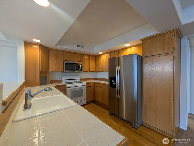 $2,750 | 402 3rd Avenue South, Unit B302, Edmonds, WA 98020