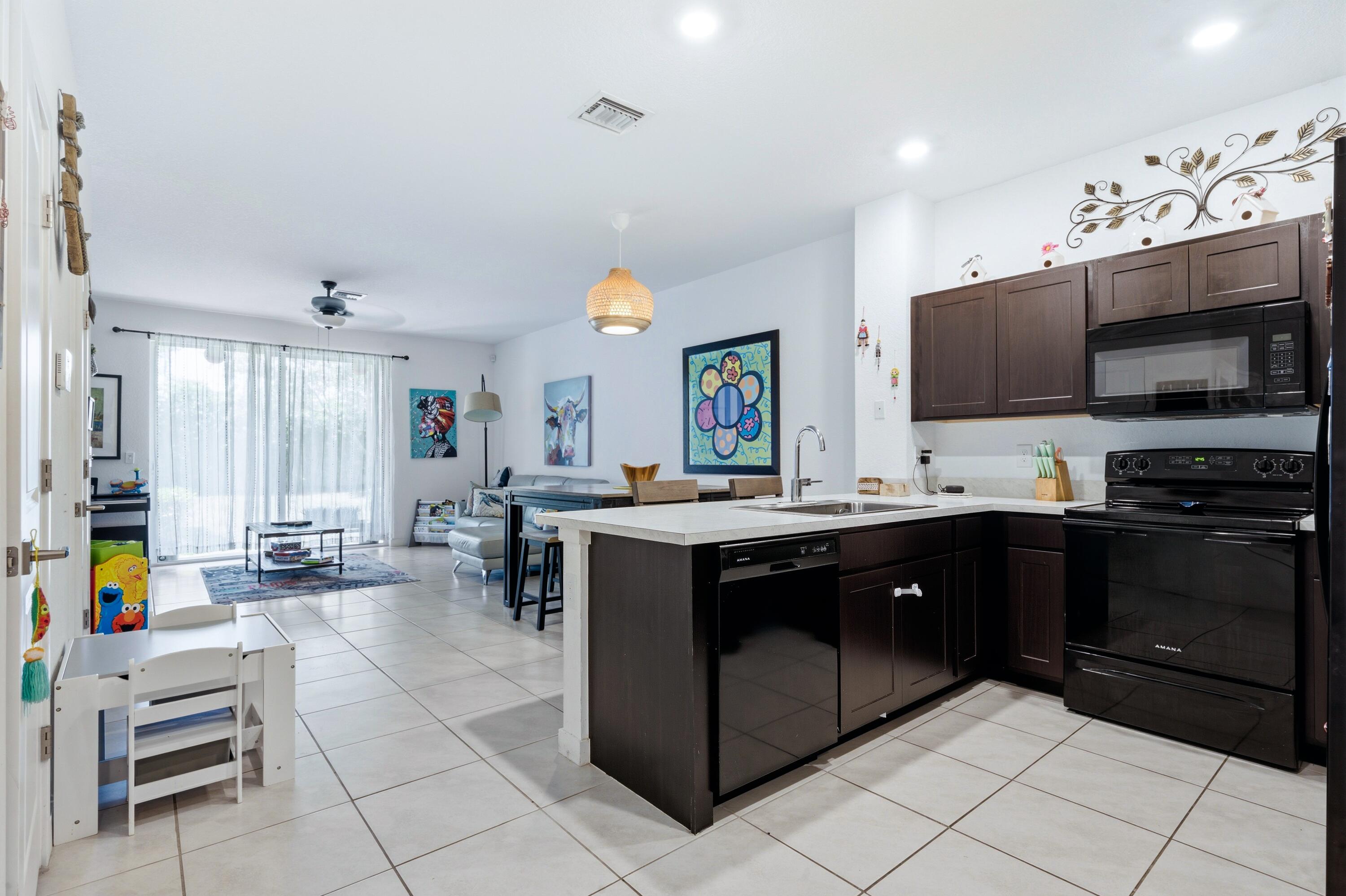 161 Bandol Street Riviera Beach, FL 33404 - Photo 5 of 21 DSC_1256