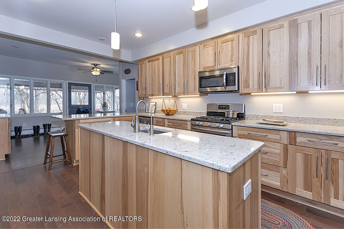 2331 Forest Road Lansing, MI 48910 - Photo 12 of 40 Kitchen