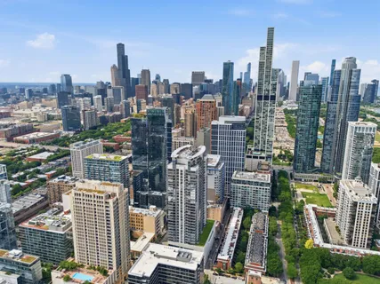 $599,900 | 100 East 14th Street, Unit 2706, Chicago, IL 60605