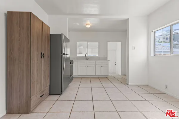 $4,250 | 1174 South Highland Avenue, Los Angeles, CA 90019