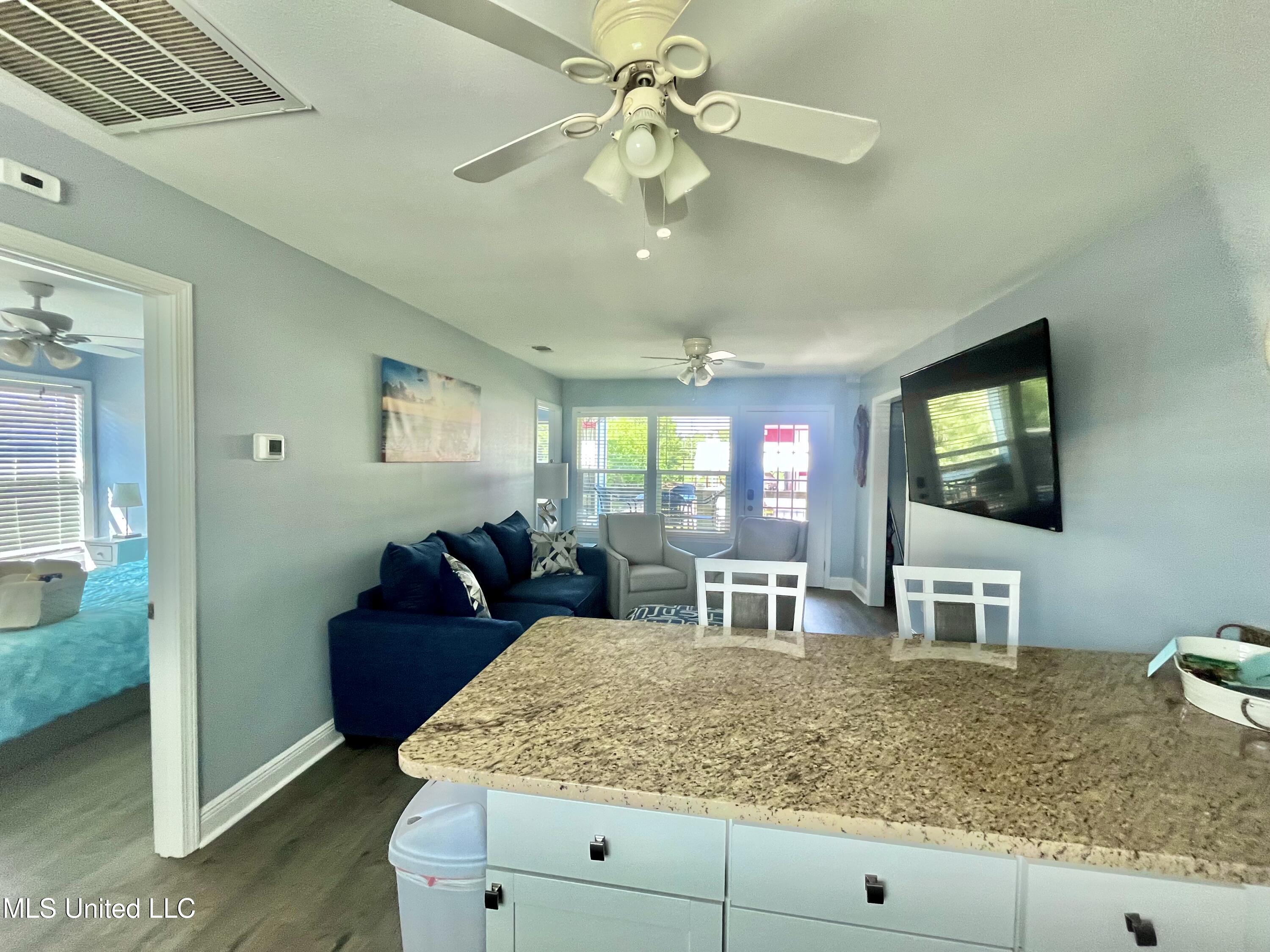 4024 Blue Jay Street Bay St. Louis, MS 39520 - Photo 6 of 15 IMG_7286