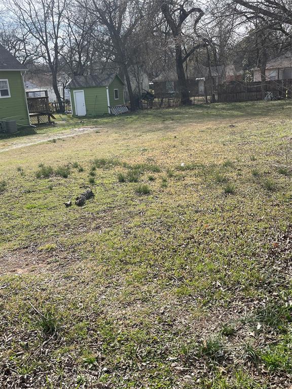 605 South Rusk Street Gainesville, TX 76240 - Photo 4 of 5 a view of a house with a yard
