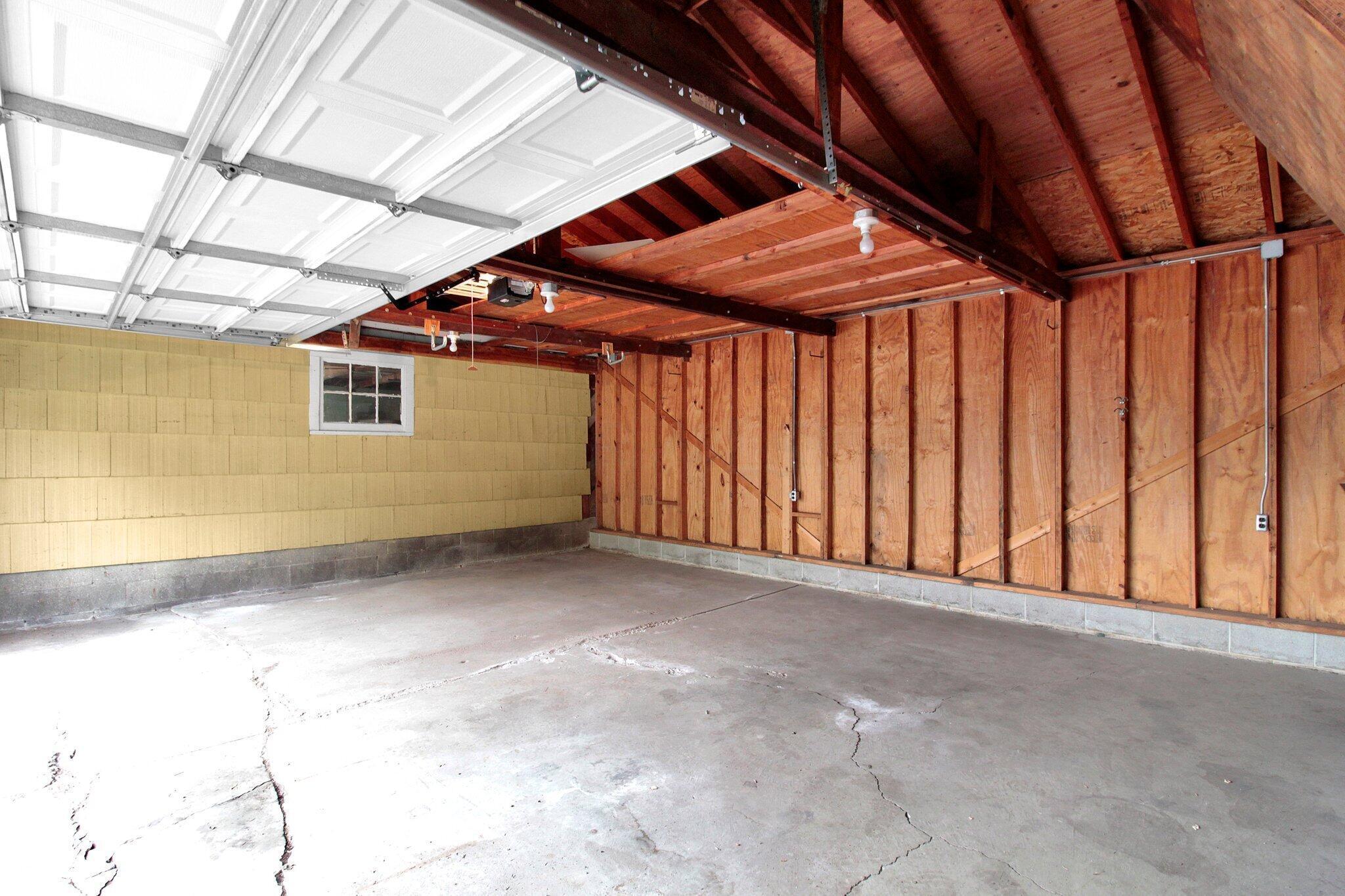 460 Clark State Road Gahanna, OH 43230 - Photo 21 of 25 2 car garage
