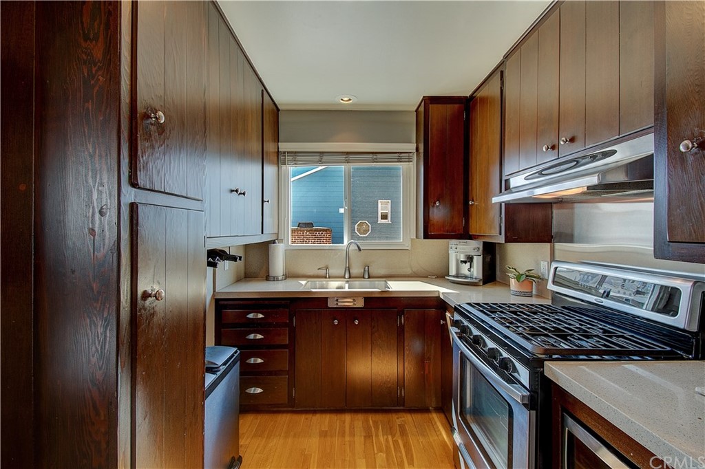 27 66th Place Long Beach, CA 90803 - Photo 14 of 21