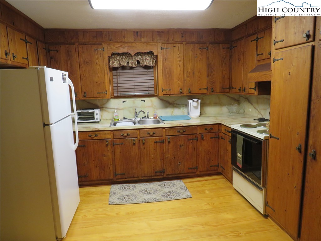 547 Andrews Ridge Road Sparta, NC 28675 - Photo 7 of 20 Gallery Image 7