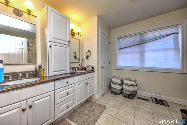 $450,000 | 12 Landin Street, Unit A, Woodbridge, CT 06525