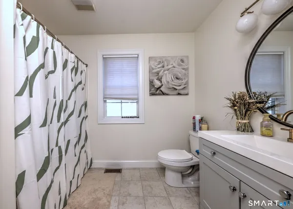 $450,000 | 12 Landin Street, Unit A, Woodbridge, CT 06525