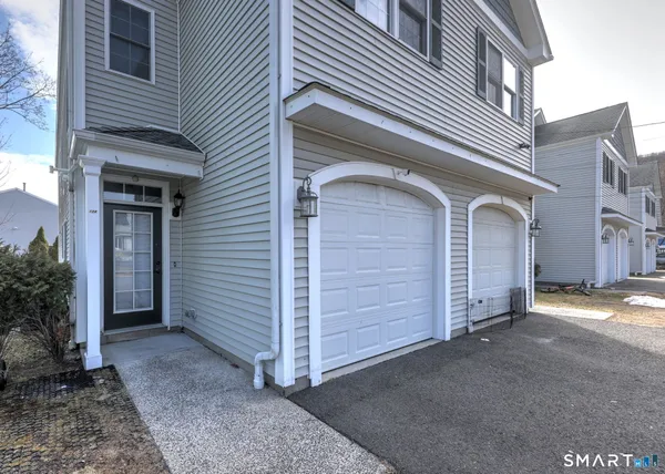$450,000 | 12 Landin Street, Unit A, Woodbridge, CT 06525