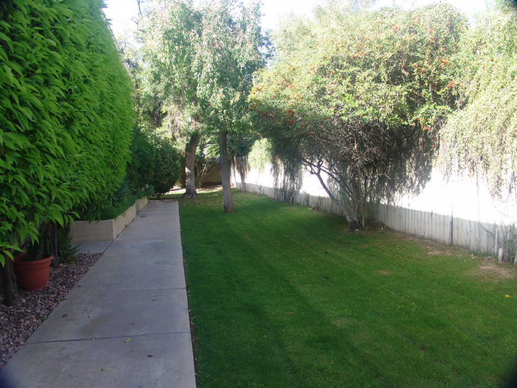 Front Walkway - Entry