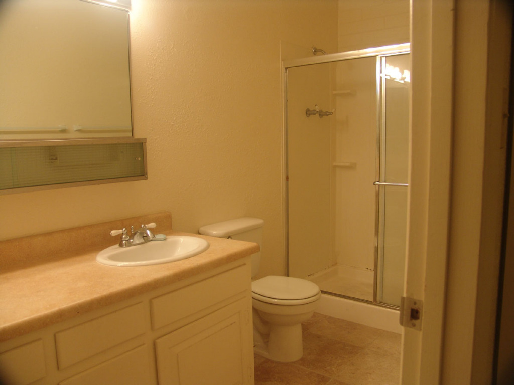 1030 East Bethany Home Road, Unit 8 Phoenix, AZ 85014 - Photo 11 of 15 Guest Bath