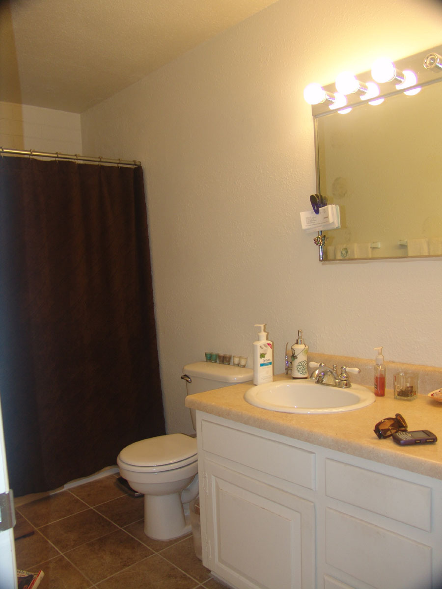 1030 East Bethany Home Road, Unit 8 Phoenix, AZ 85014 - Photo 9 of 15 Master Bath