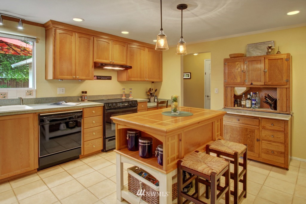 31 172nd Place Southwest Bothell, WA 98012 - Photo 5 of 23