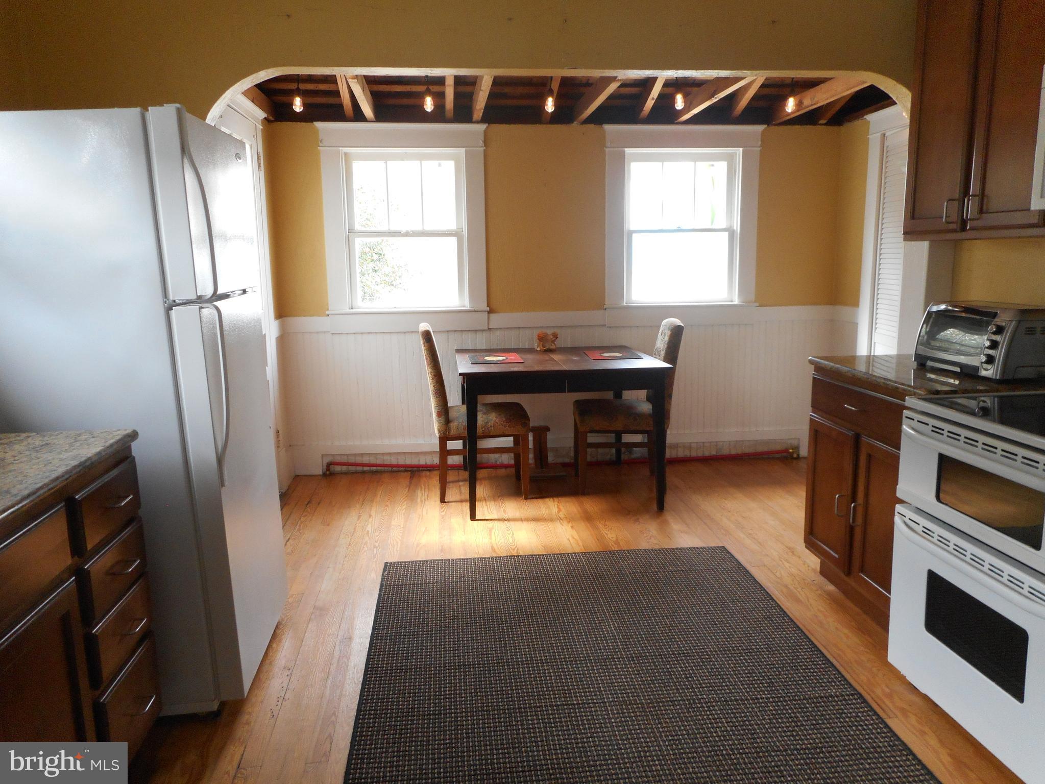 105 Hiawatha Road Cambridge, MD 21613 - Photo 5 of 15 a workspace with furniture and window