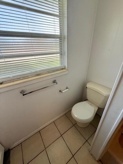 594 Florosa Court Mary Esther, FL 32569 - Photo 12 of 15 a bathroom with a toilet and a sink