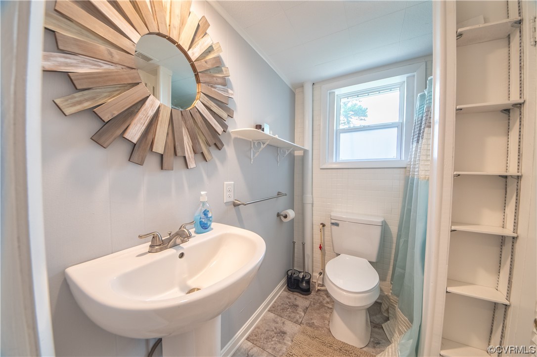 215 Riverside Drive Deltaville, VA 23043 - Photo 14 of 49 a bathroom with a toilet sink and mirror