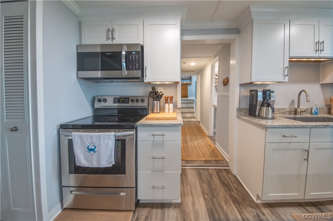 215 Riverside Drive Deltaville, VA 23043 - Photo 18 of 49 a kitchen with a stove and a microwave