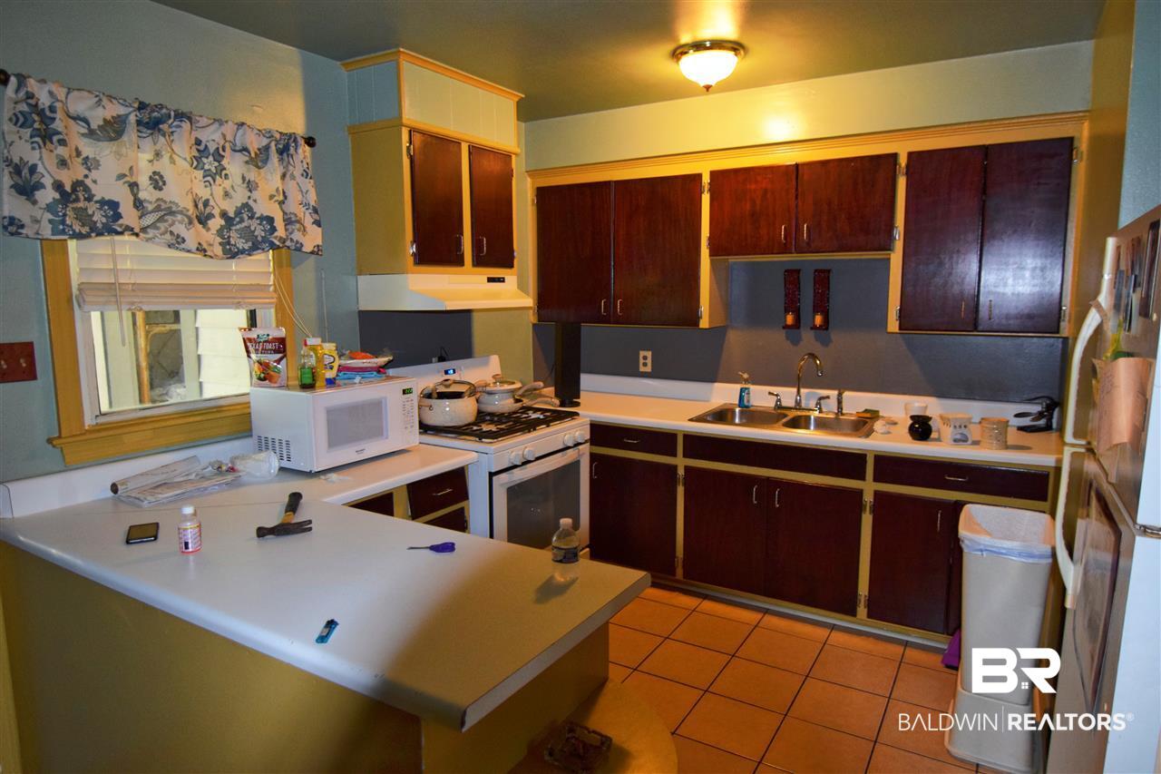 2515 Rowell Street Mobile, AL 36606 - Photo 6 of 14 Kitchen