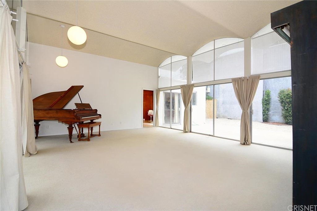 5952 Ranchito Avenue Van Nuys, CA 91401 - Photo 1 of 1 Gallery Image 1