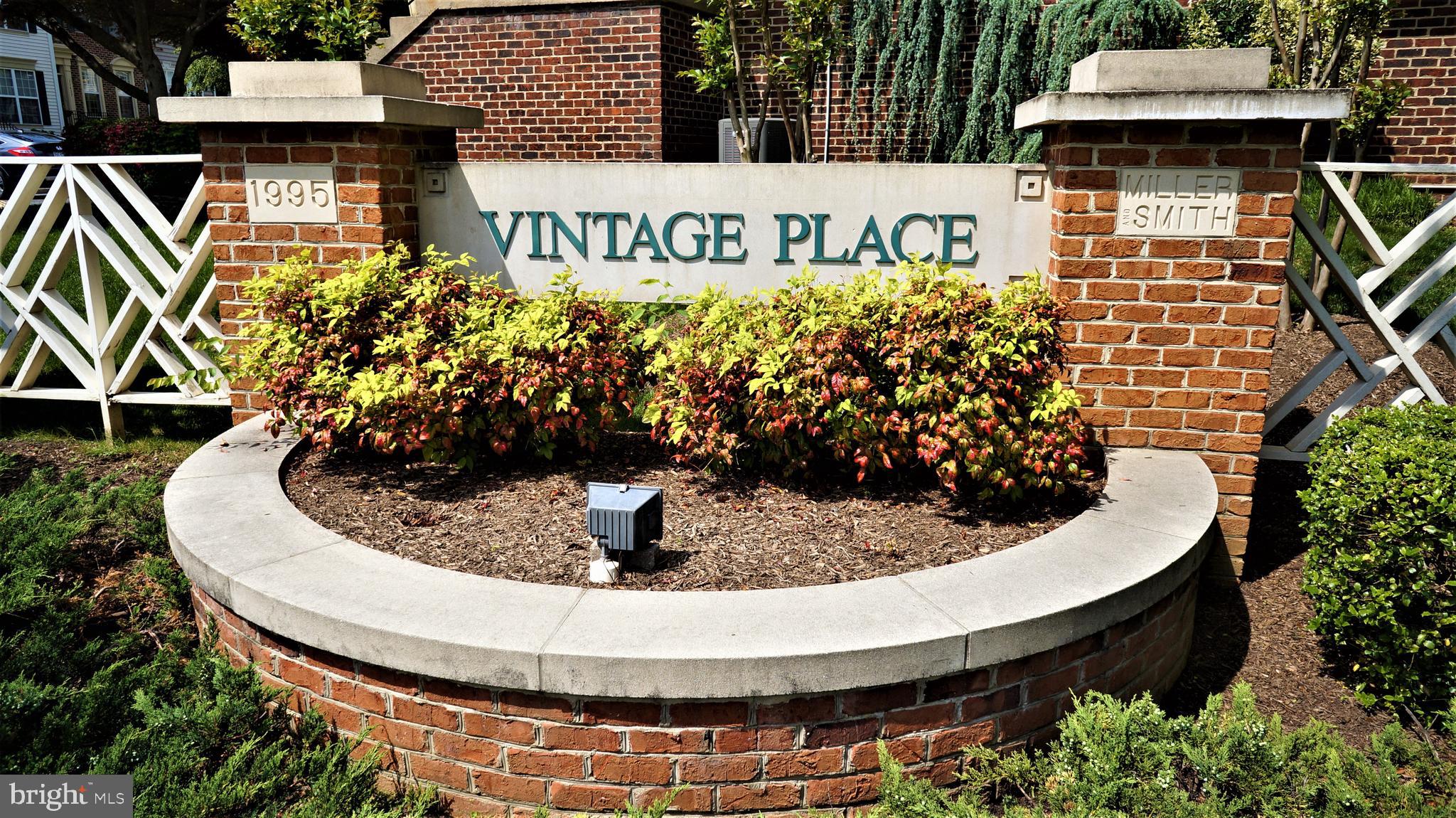 11473 Heritage Commons Way Reston, VA 20194 - Photo 2 of 37