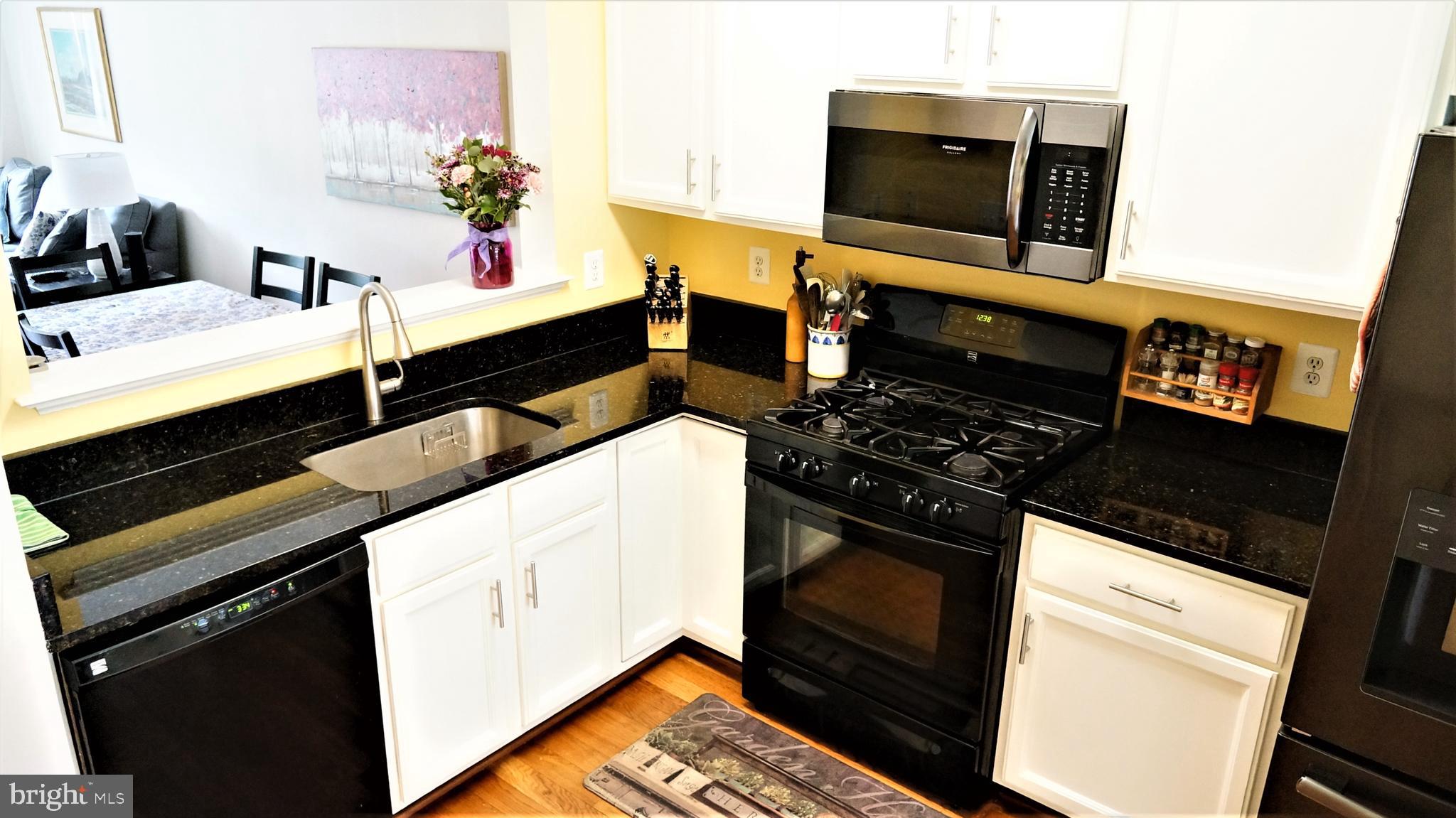 11473 Heritage Commons Way Reston, VA 20194 - Photo 5 of 37