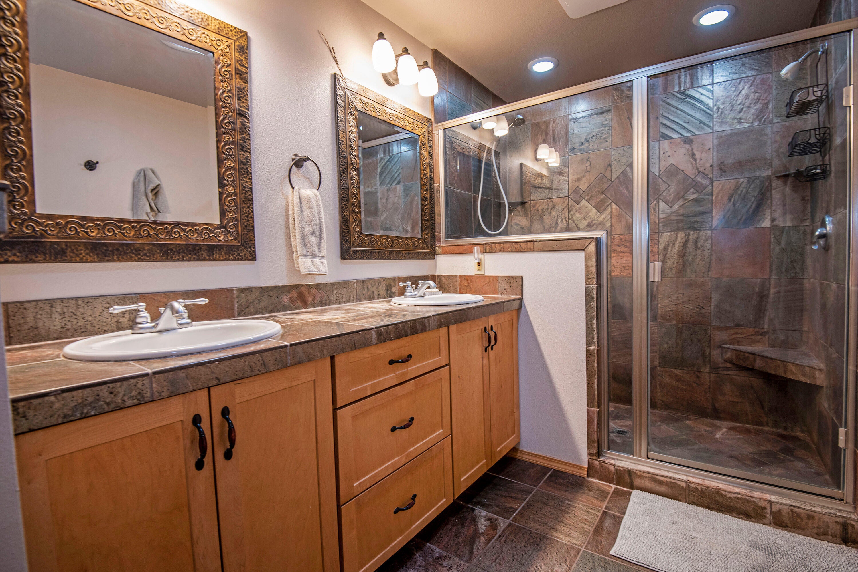 17247 Bakersfield Road Bend, OR 97707 - Photo 17 of 32 Master bath