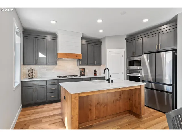 $725,000 | 8102 Northeast 168th Avenue, Vancouver, WA 98682