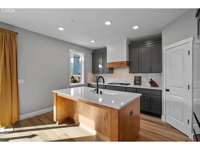 $725,000 | 8102 Northeast 168th Avenue, Vancouver, WA 98682