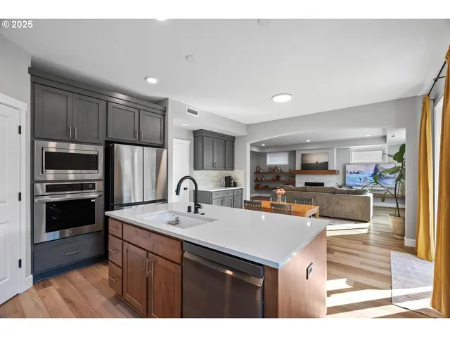 $725,000 | 8102 Northeast 168th Avenue, Vancouver, WA 98682