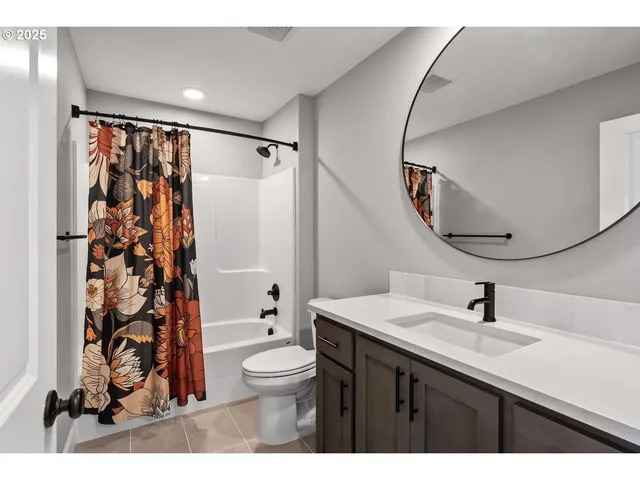 $725,000 | 8102 Northeast 168th Avenue, Vancouver, WA 98682